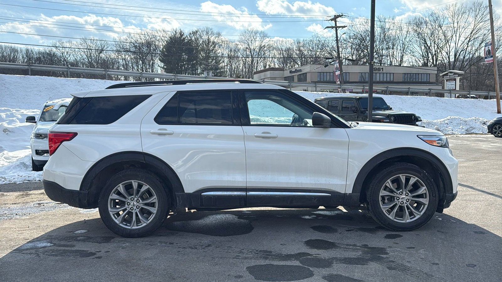 2023 Ford EXPLORER XLT