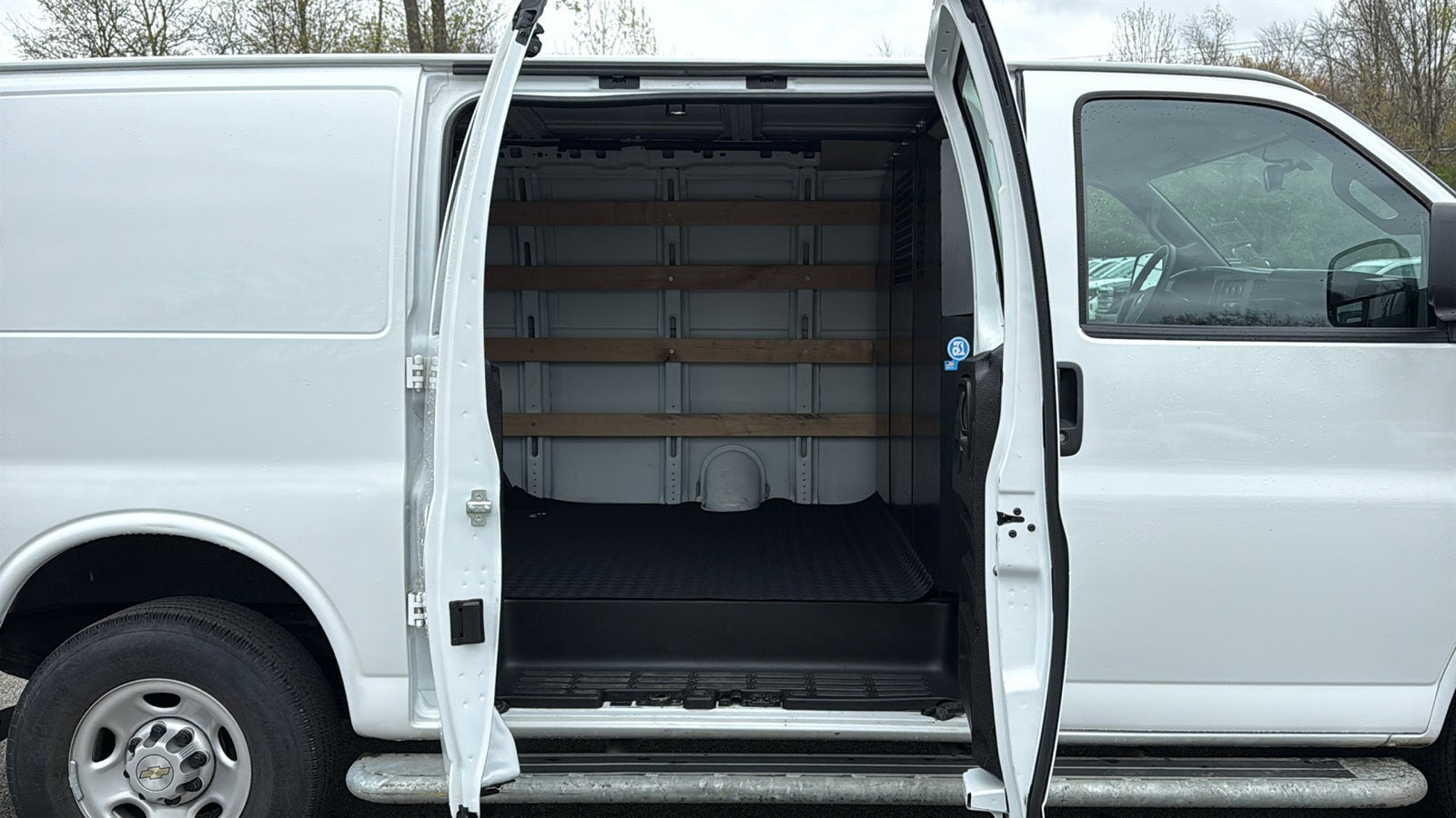 2024 Chevrolet Express Cargo 2500 WT