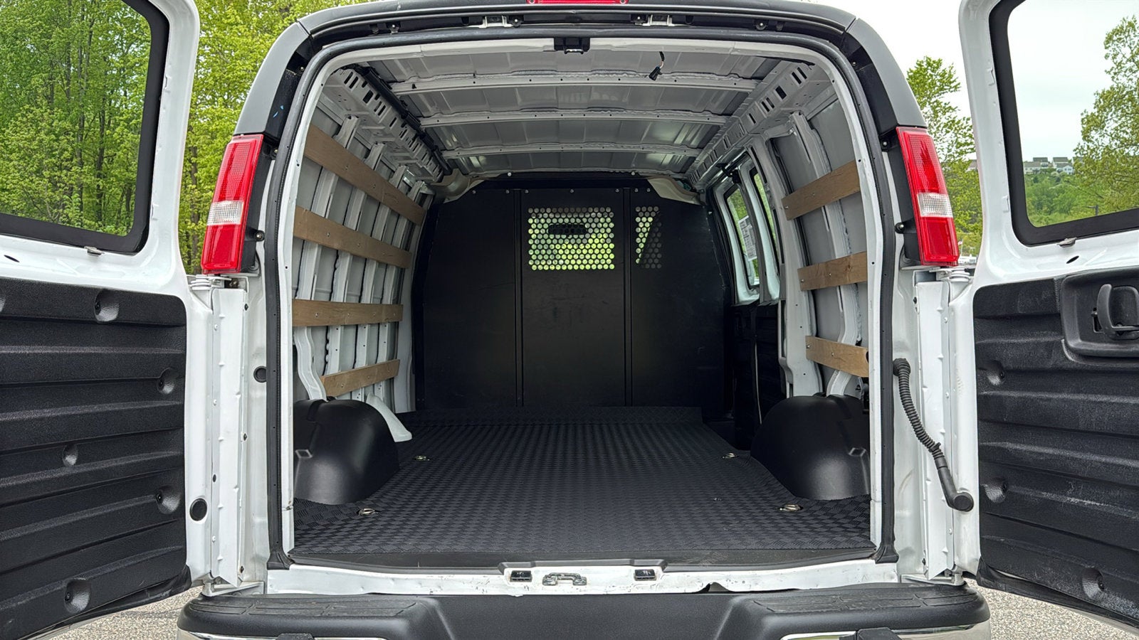 2024 Chevrolet Express Cargo 2500 WT
