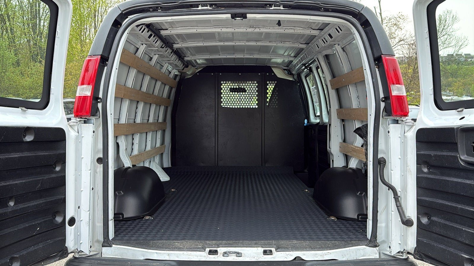 2024 Chevrolet Express Cargo 2500 WT