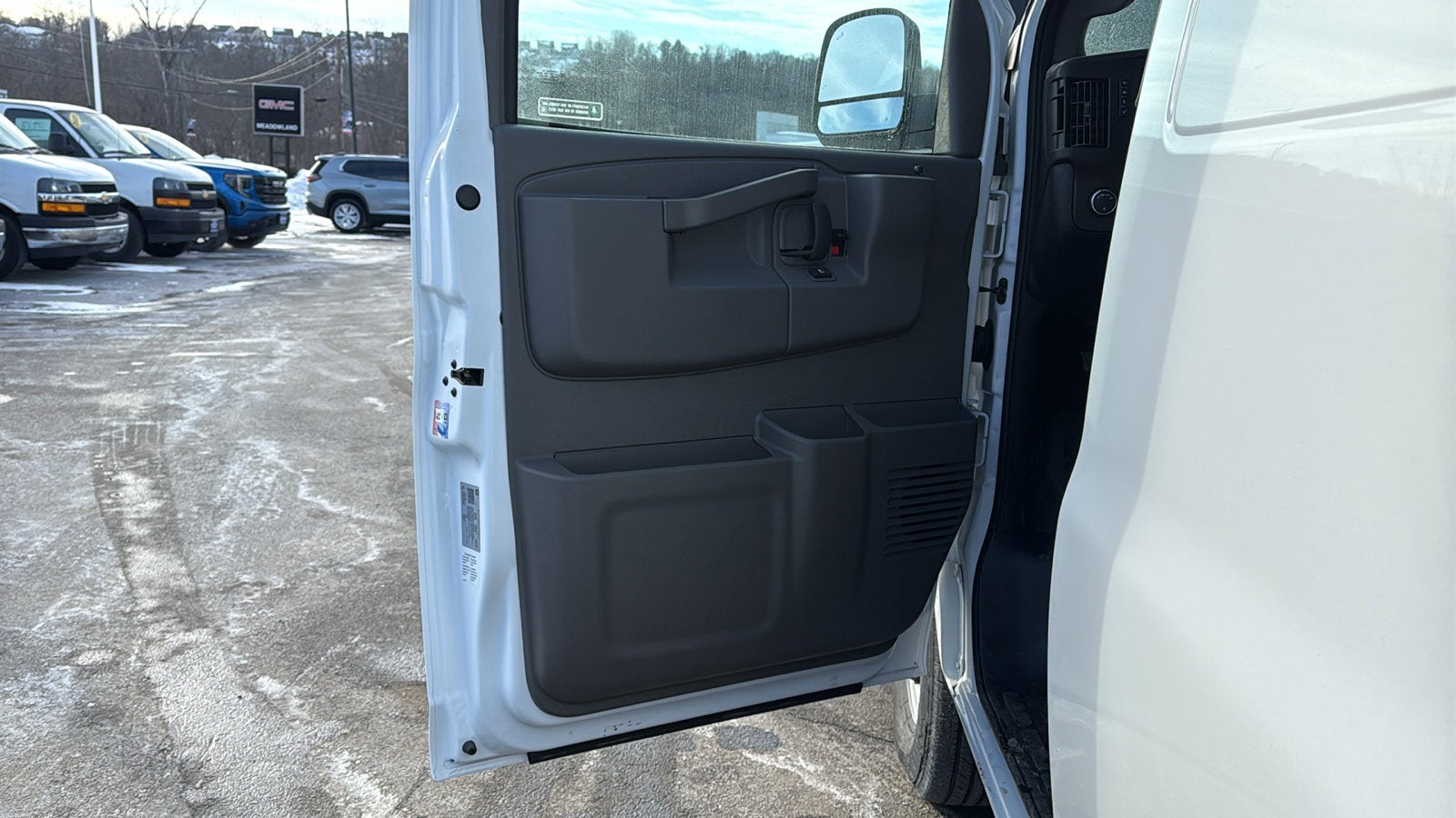 2025 Chevrolet Express Cargo 2500 WT