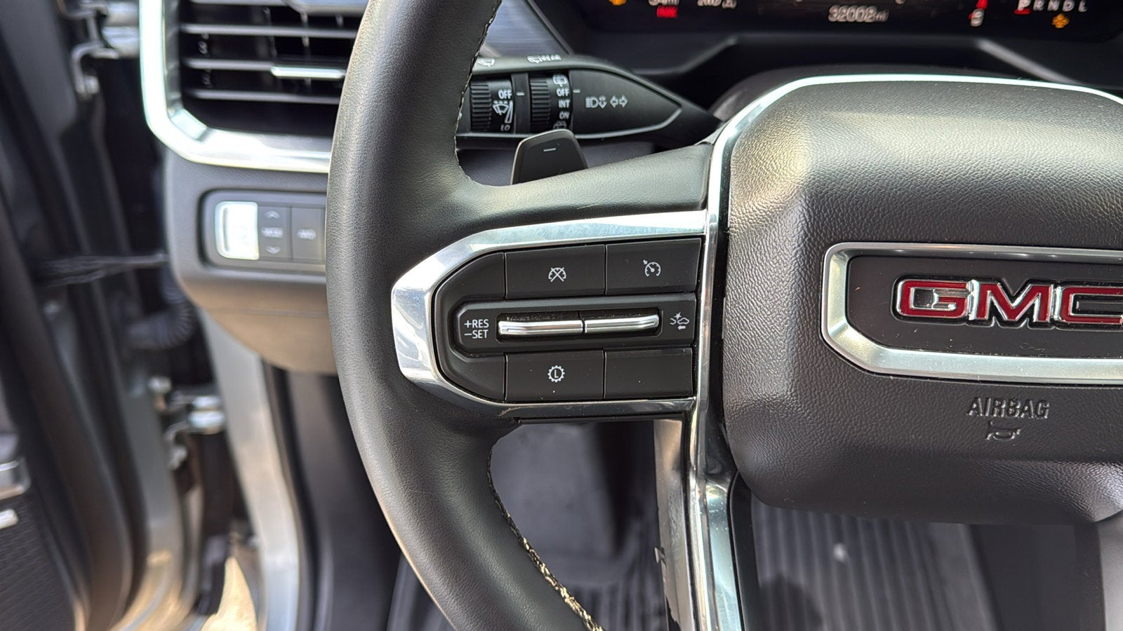 2024 GMC Acadia Elevation