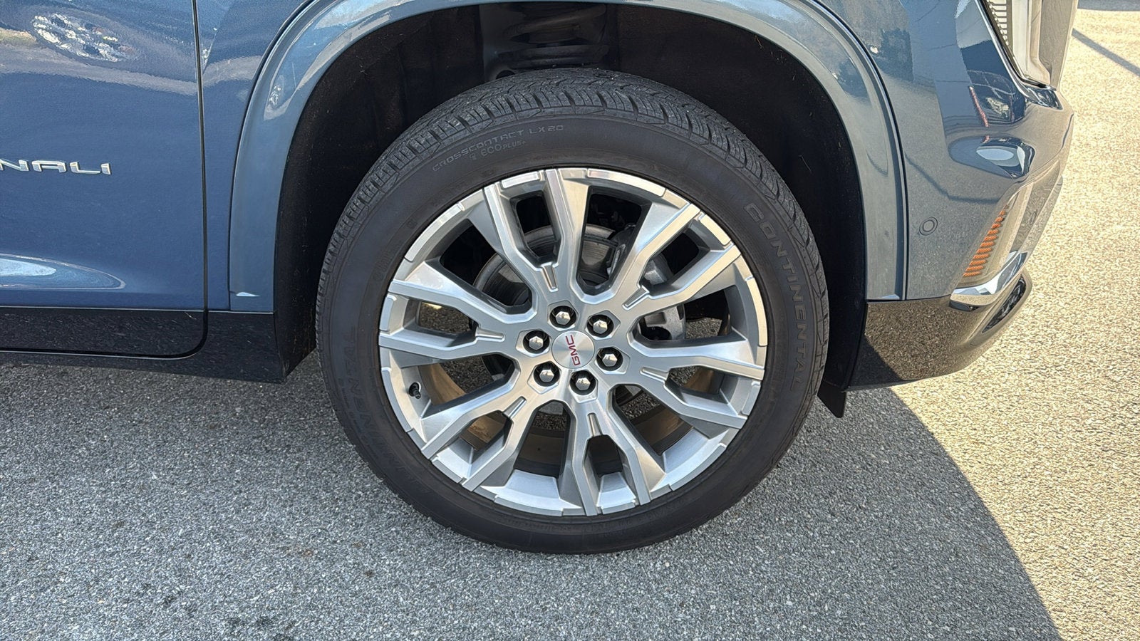 2024 GMC Acadia Denali