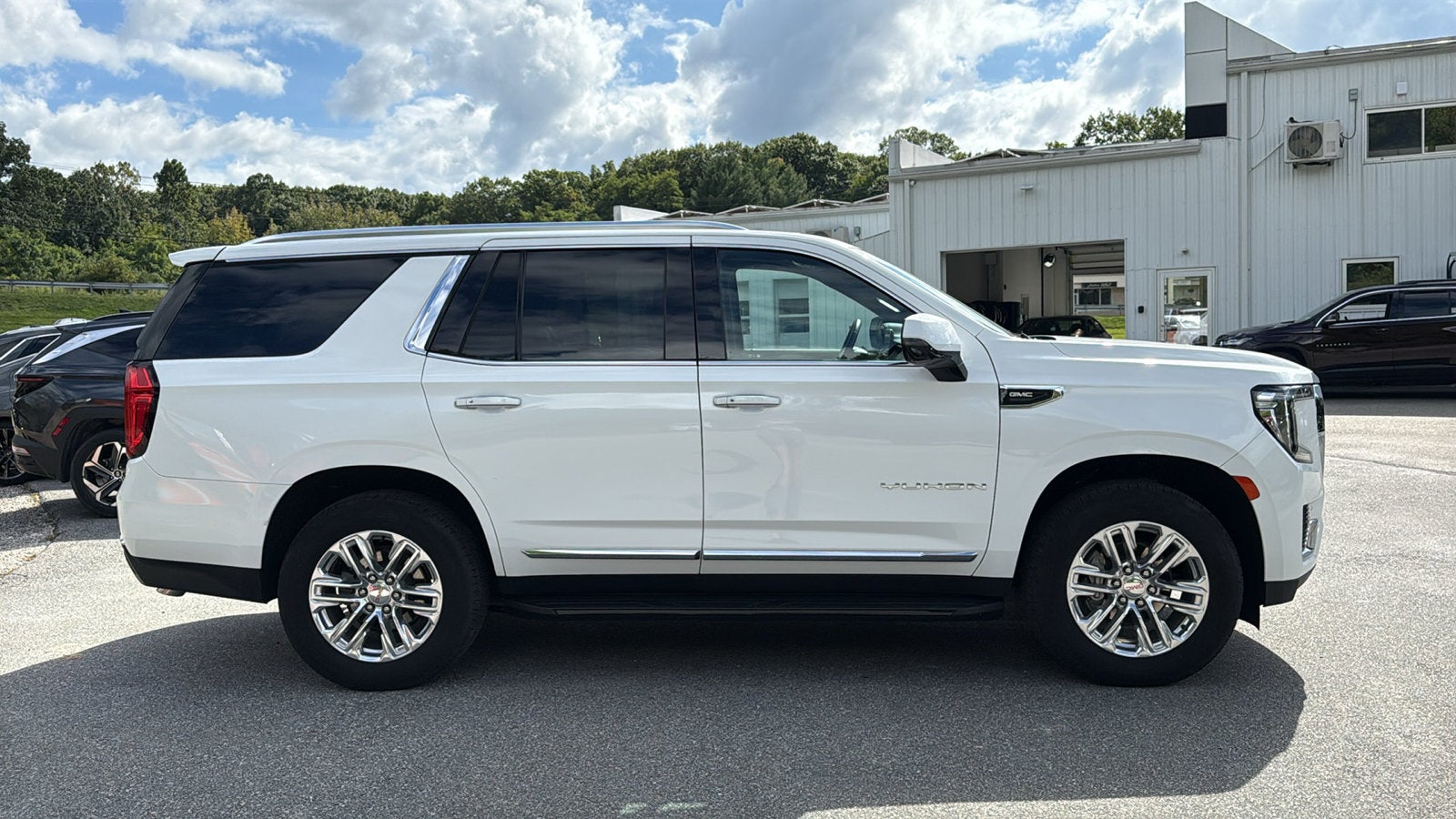 2023 GMC Yukon SLT