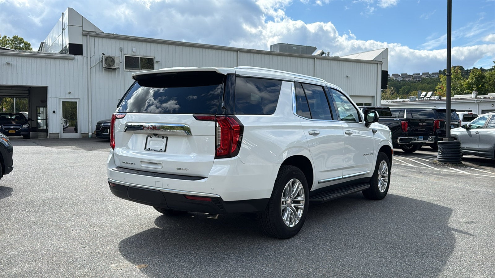 2023 GMC Yukon SLT