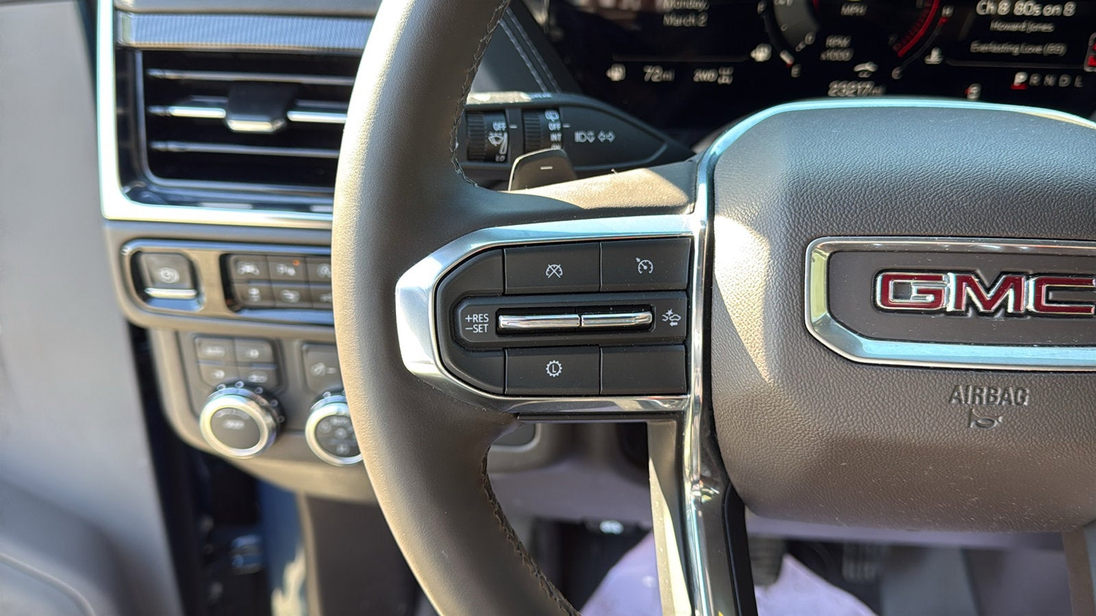 2025 GMC Yukon Elevation