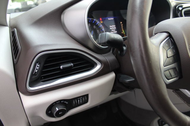 2017 Chrysler Pacifica Touring-L Plus