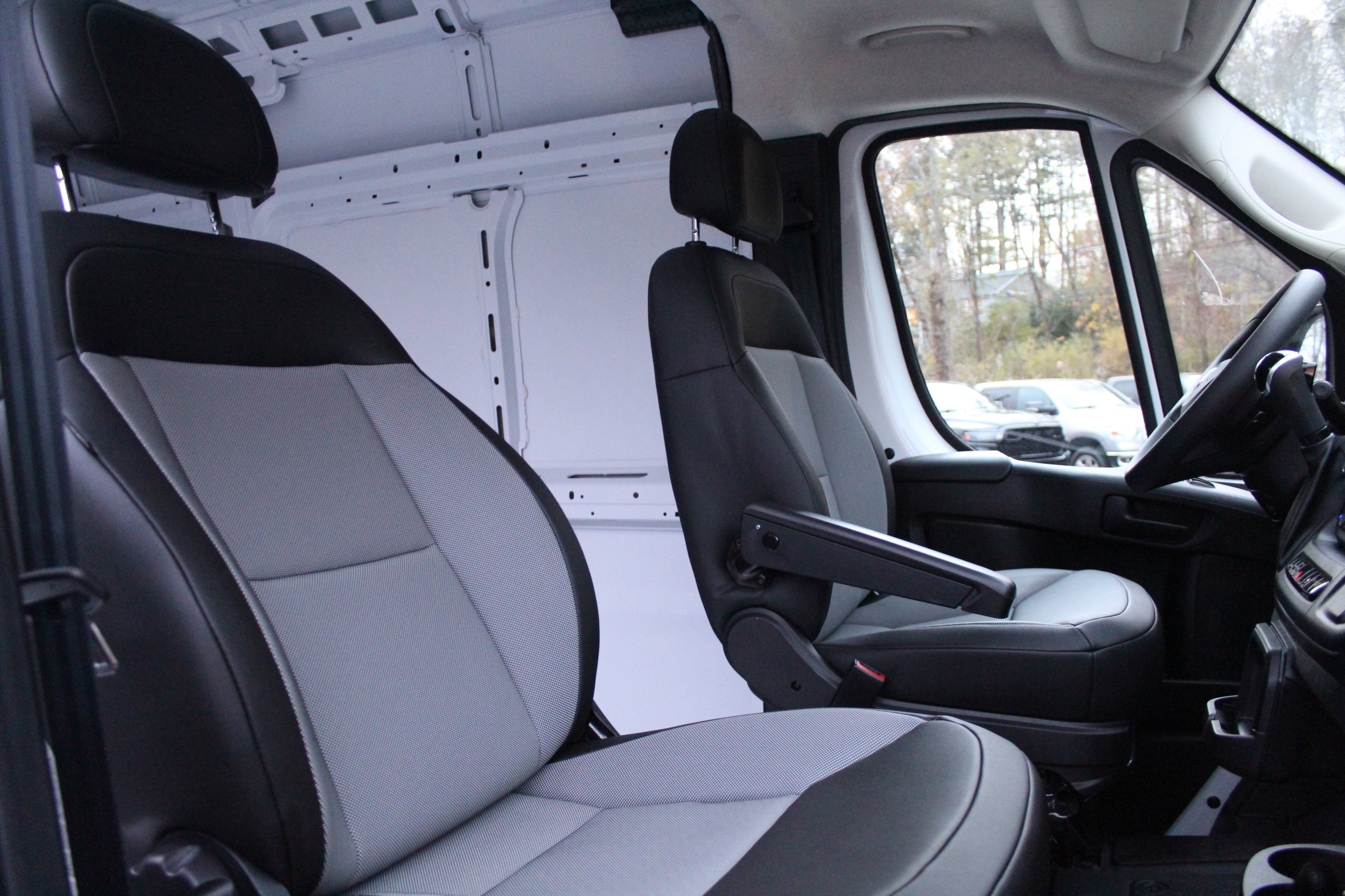 2025 RAM ProMaster Cargo Van Tradesman